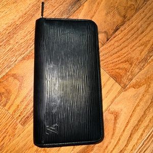 Louis Vuitton LV Zippy Wallet  Zippy Wallet Black Epi 2120827
